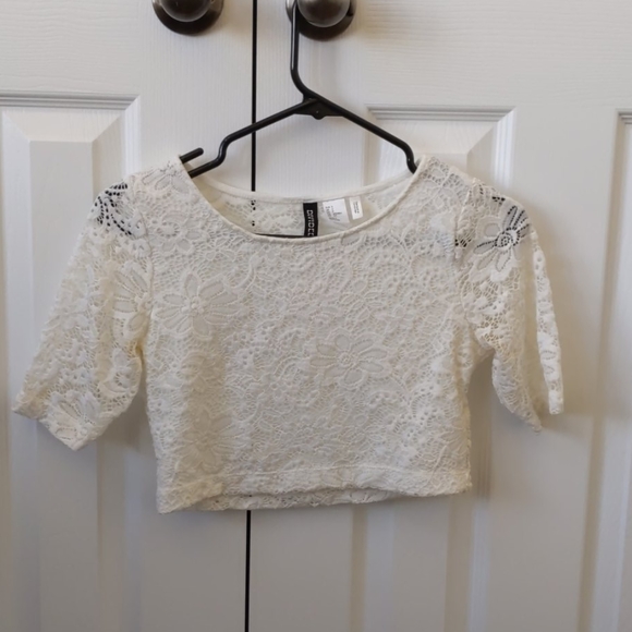A white lacy croptop - Picture 1 of 2